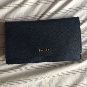 Roots navy wallet bag